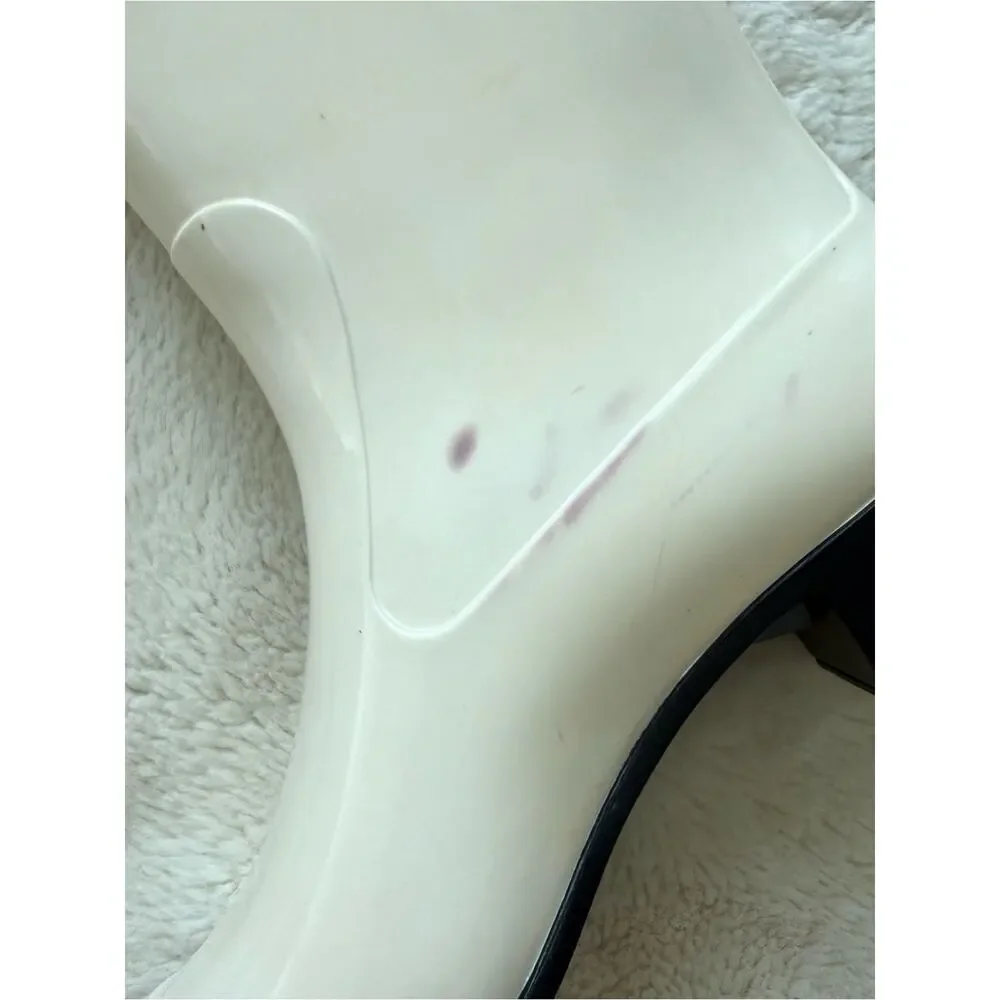 CHANEL Camellia Rain Boots White size 40 EU Authentic